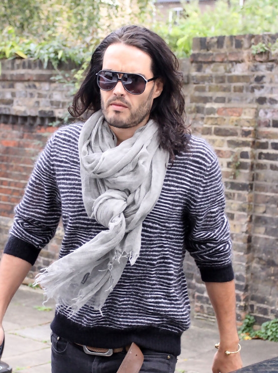 RussellBrandShoulderLengthHairstylesMediumvsfY2V0rVk0x