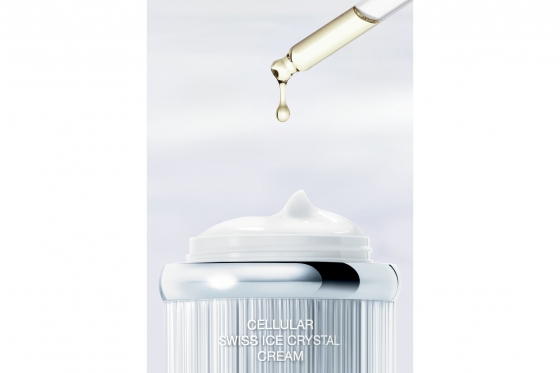 La-Prairie-Cellular-Swiss-Ice-Crystal-Collection-Mood-Shot-v-3