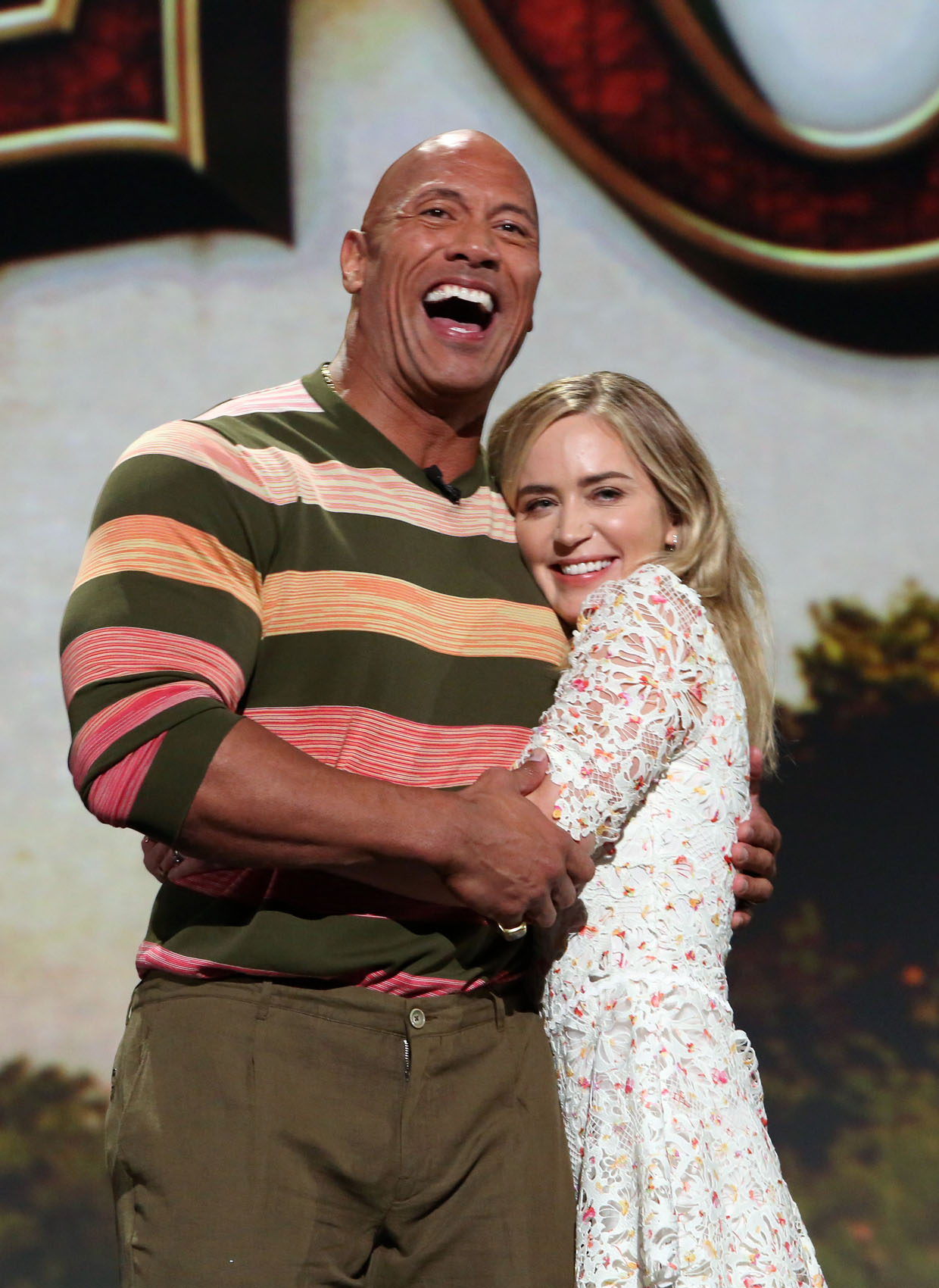 ДУЭЙН ДЖОНСОН (DWAYNE JOHNSON), ЭМИЛИ БЛАНТ (EMILY BLUNT)