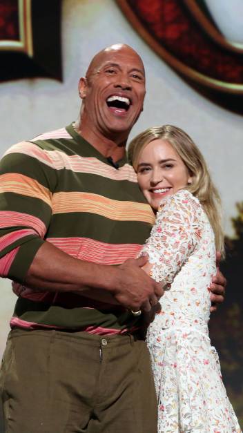 ДУЭЙН ДЖОНСОН (DWAYNE JOHNSON), ЭМИЛИ БЛАНТ (EMILY BLUNT)