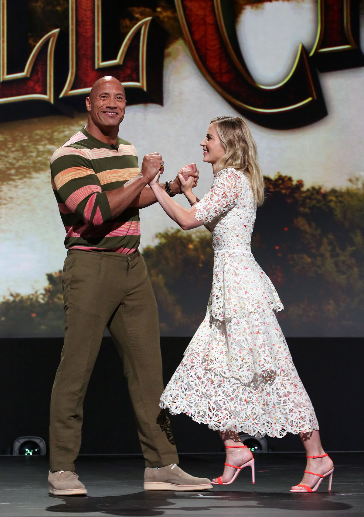 ДУЭЙН ДЖОНСОН (DWAYNE JOHNSON), ЭМИЛИ БЛАНТ (EMILY BLUNT)