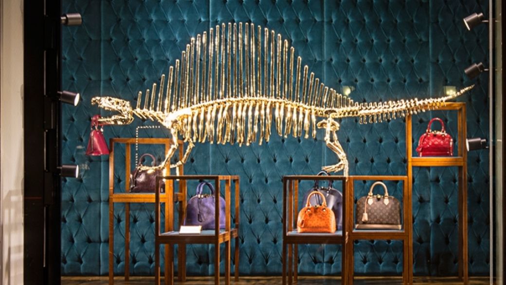 Динозавтры атакуют: Новая витрина Louis Vuitton