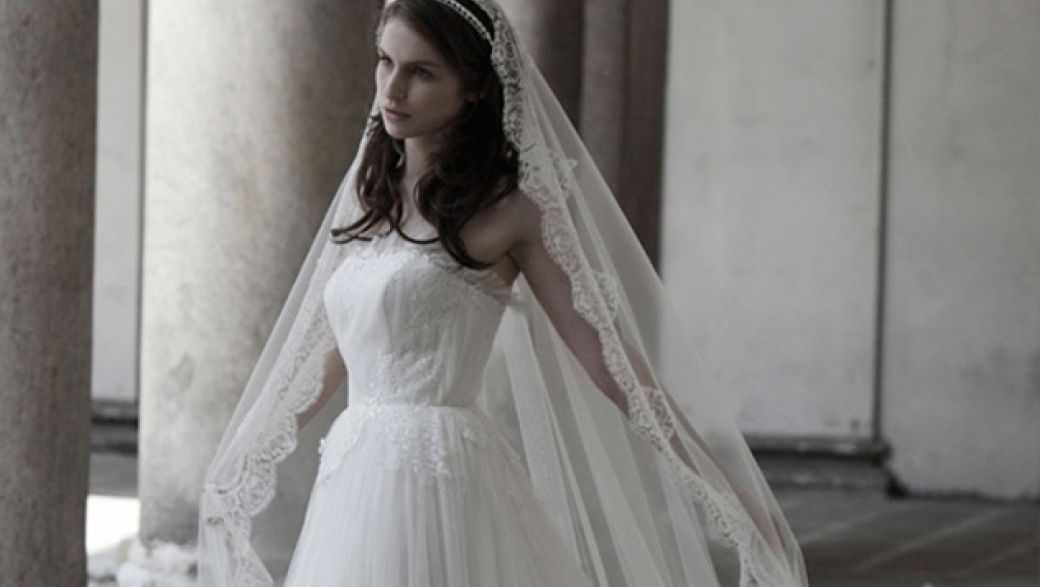 Королевский шик: Alberta Ferretti выпустила новую коллекцию свадебных платьев