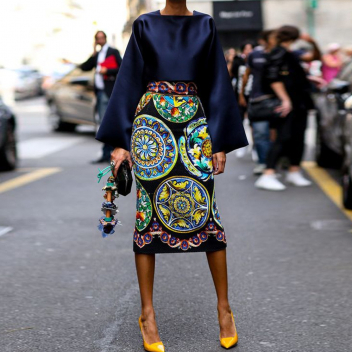 Модные тенденции: 20 ярких платьев и юбок на весну