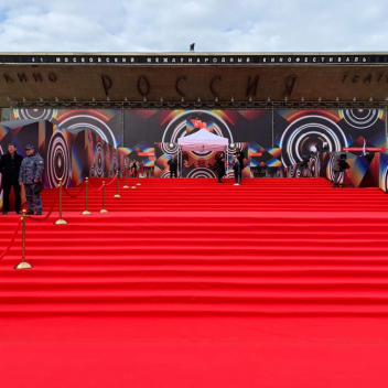 ММКФ 2019: Первые фотографии с ковровой дорожки Московского Международного Кинофестиваля 