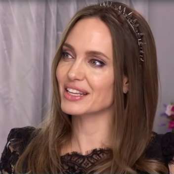 Почему Анджелина Джоли не может воплотить мечту и уехать из США
