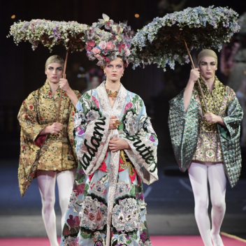 Величие оперы: Dolce & Gabbana показали кутюрную коллекцию в La Scala