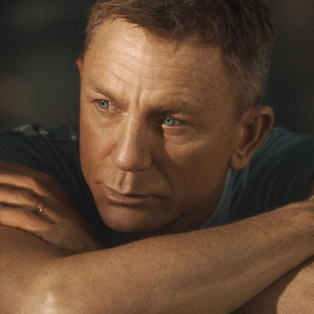 Такого Агента 007 мы не знали: Дэниел Крейг в горячей фотосессии журнала GQ