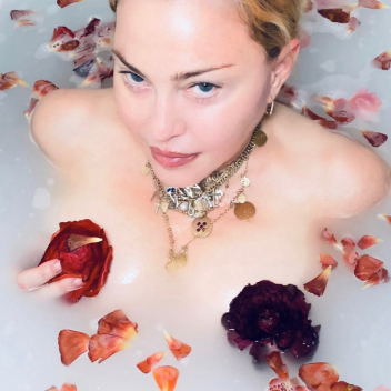 Мадонна эпатировала своих поклонников, размышляя о коронавирусе в ванне