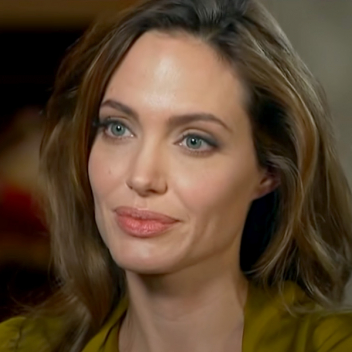 Анджелина Джоли призвала защитить детей от домашнего насилия во время пандемии