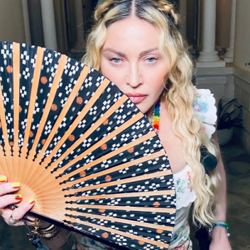Мадонна продолжает делиться фотографиями с вечеринки на Ямайке в честь своего дня рождения