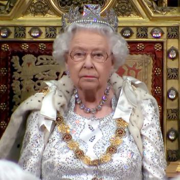 Елизавета II окончательно лишила всех привилегий Меган Маркл и принца Гарри