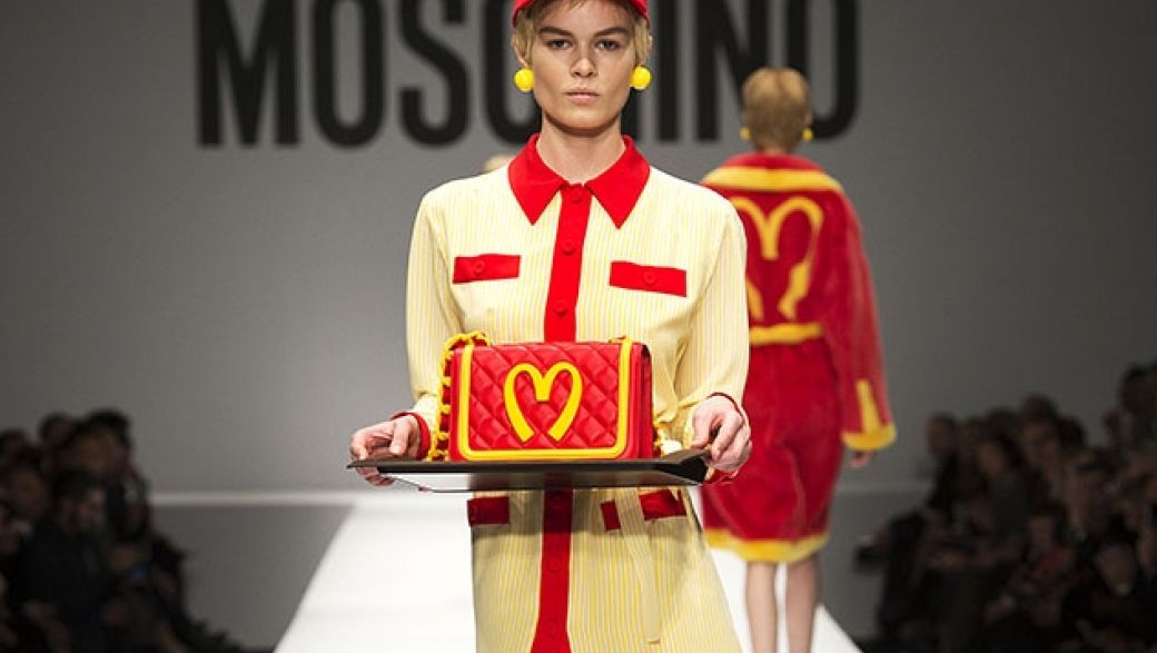 Мода в стиле фаст фуда: Джереми Скотт представил дебютную коллекцию для Moschino