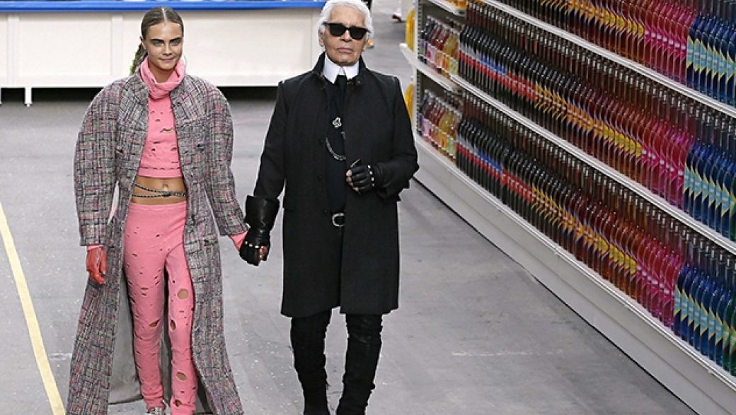 Пора за покупками: Chanel устроил показ в супермаркете