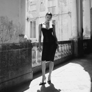Ирина Шейк снялась для нового кампейна Dolce & Gabbana