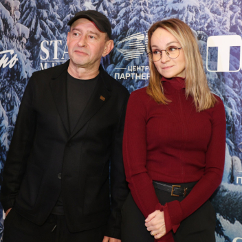 Константин Хабенский с супругой, Полина Диброва, Роман Товстик и другие на премьере фильма «Морозко»