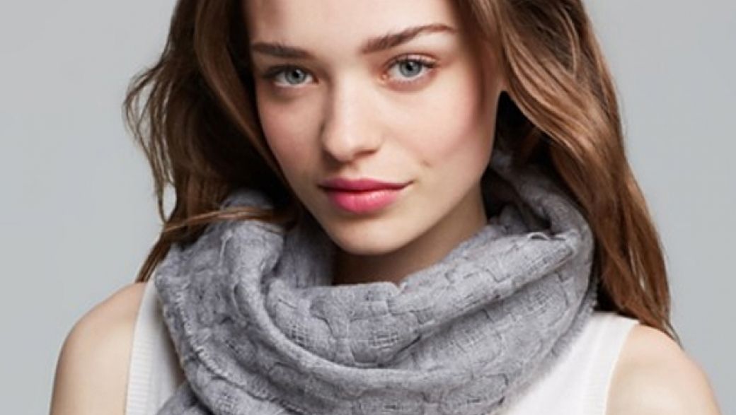 Одеваемся тепло: какие шарфы носить этой зимой