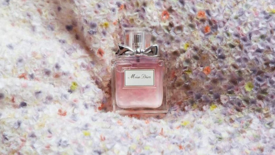 Нарву цветов: Натали Портман в рекламной кампании нового аромата Miss Dior Blooming Bouquet