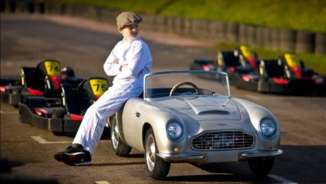 Как у Джеймса Бонда: Британская компания создала детскую версию Aston Martins