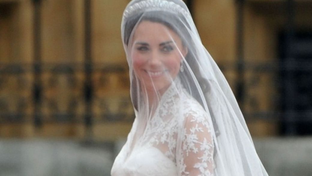 Они вошли в историю: 5 королевских свадебных платьев