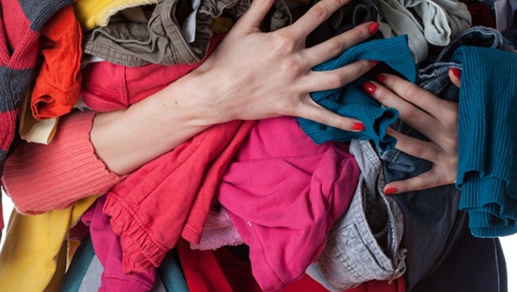 Как избавиться от старой одежды, которая только занимает место в шкафу