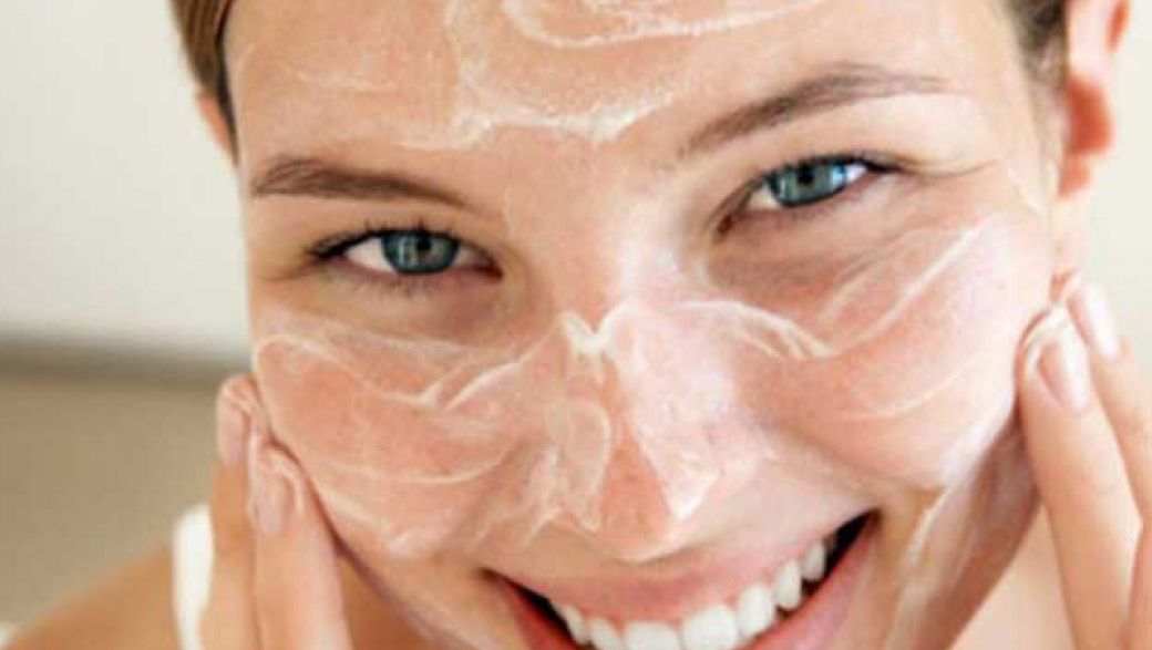 Чем лучше умываться: 16 средств для очищения кожи лица
