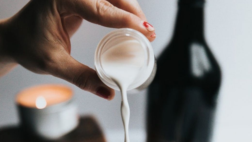 Молочко для лица: 7 самых эффективных средств для снятия макияжа