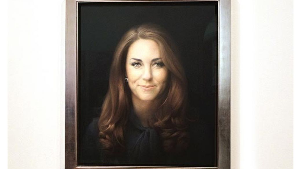 На портрете Кейт Миддлтон увековечена блузка из 100% полиэстера