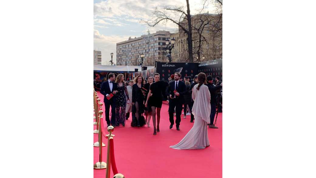 ММКФ 2019: Первые фотографии с ковровой дорожки Московского Международного Кинофестиваля 