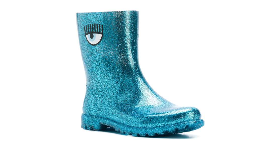 15 пар обуви, которые хочется купить, чтобы гулять в пасмурную и дождливую погоду