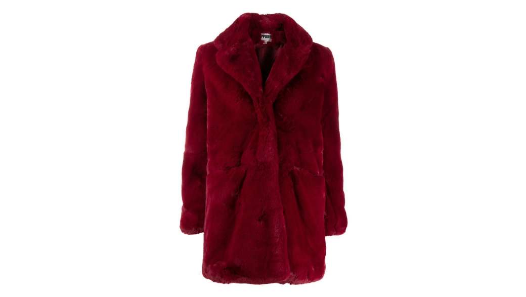 Модные тенденции: пальто, шуба или пуховик - самая популярная одежда этой зимы