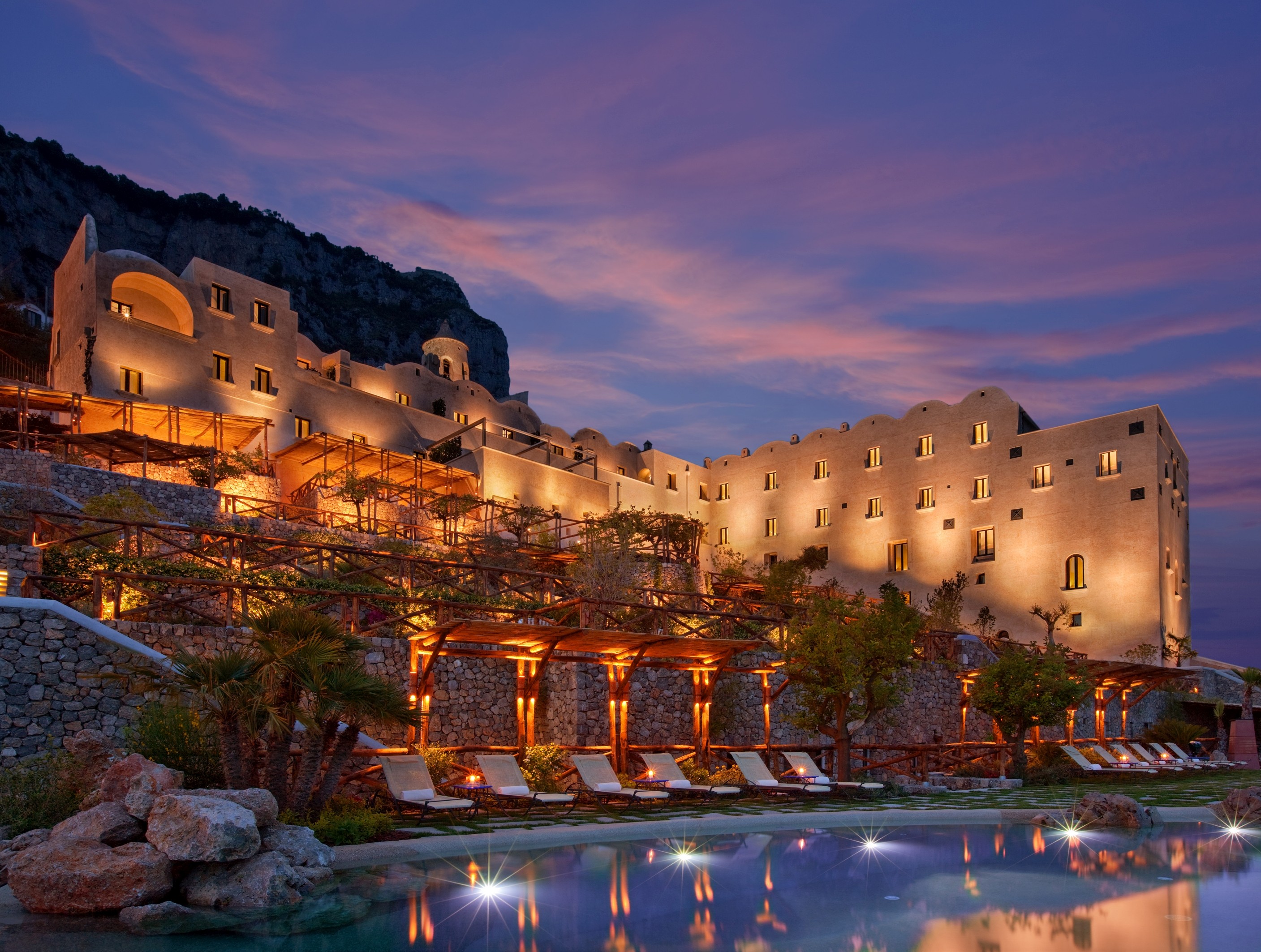 Страна известный курорт. Monastero Santa Rosa Hotel & Spa - Конка-дей-Марини, Италия. Конка дей Марини Италия.