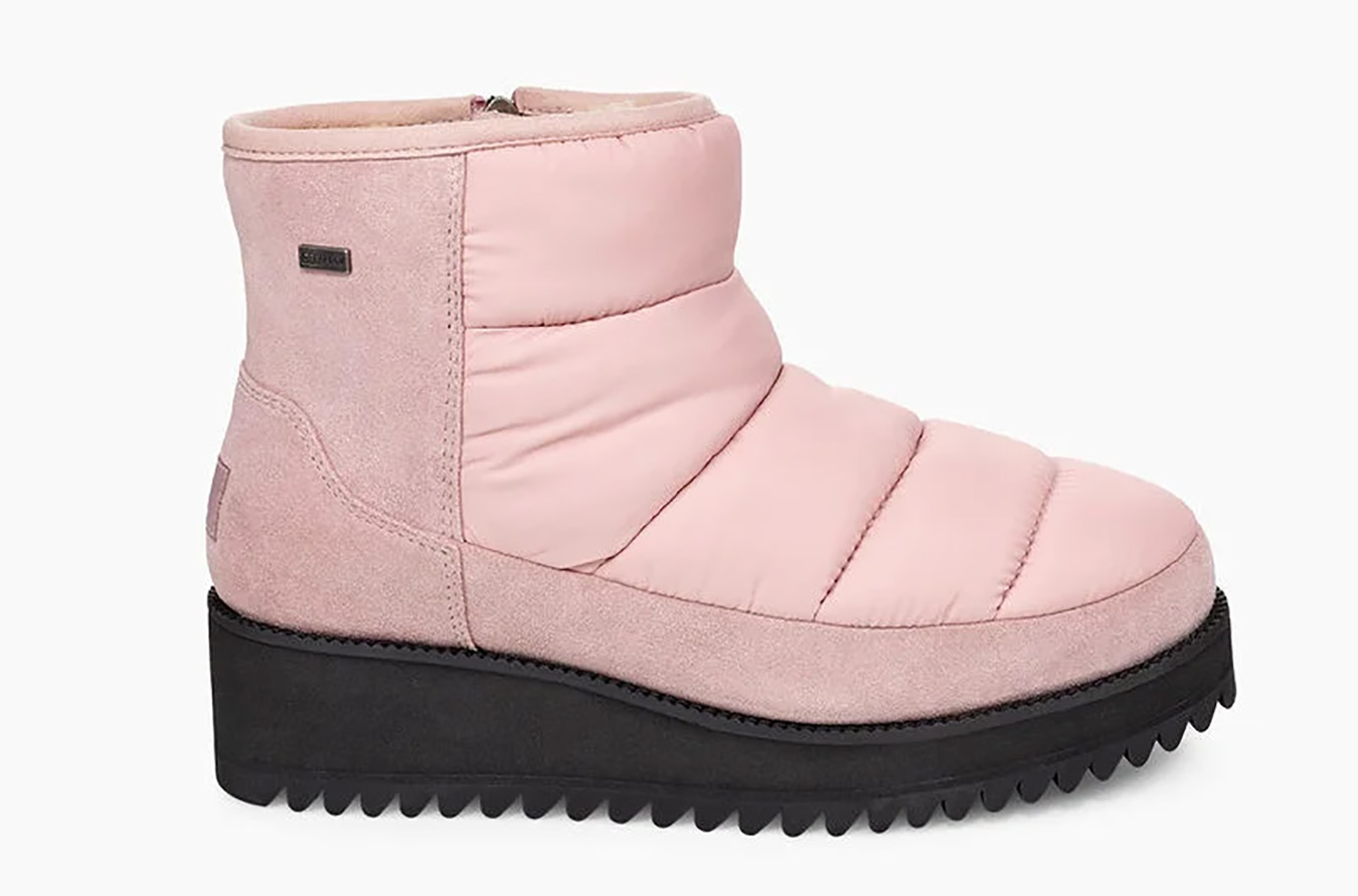 UGG AUSTRALIA