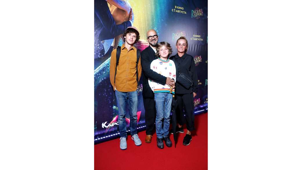 Дарья Повереннова, Егор Дружинин с семьей и другие гости на премьере фильма Русалка в Париже