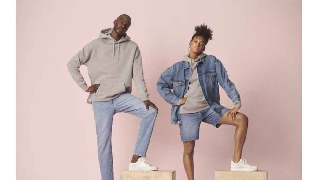 Утренний кофе: поцелуй увеличит губы, одежда унисекс от H&M, апартаменты люкс, кофе со вкусом виски