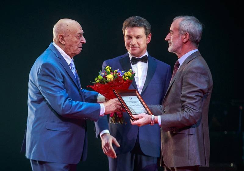 Лучшие «вахтанговцы» получили премию «Человек театра»