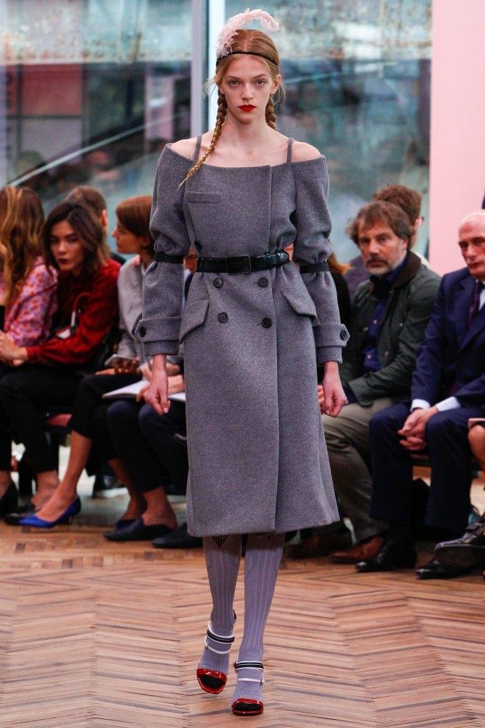 Утренний кофе: Клаудиа Шиффер обнажится в юбилей, круизная коллекция Prada