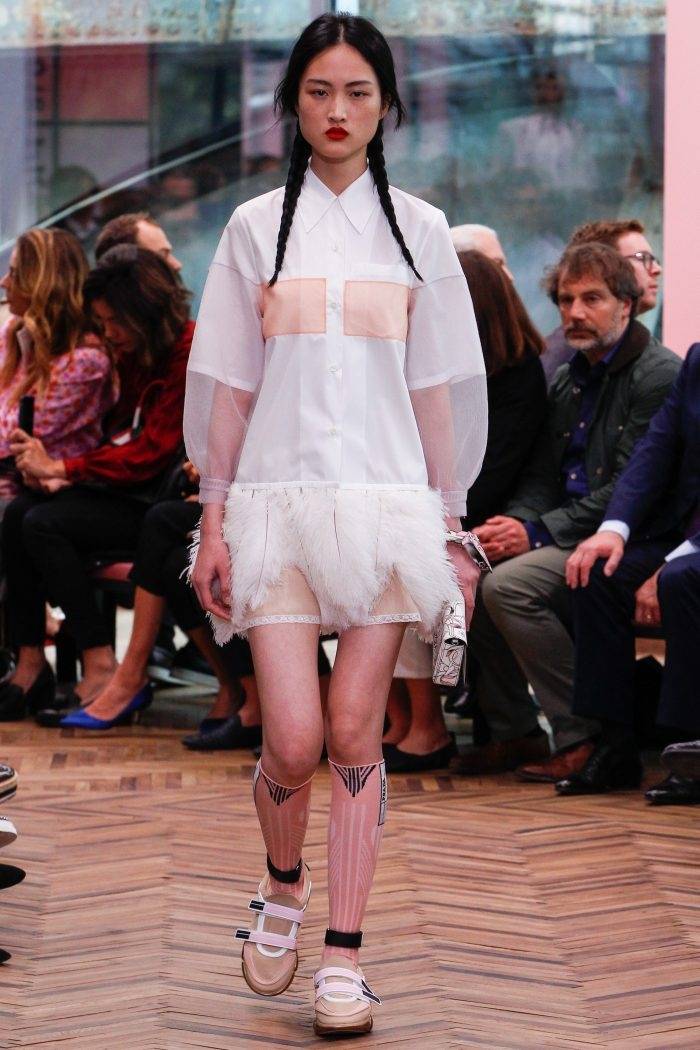 Утренний кофе: Клаудиа Шиффер обнажится в юбилей, круизная коллекция Prada