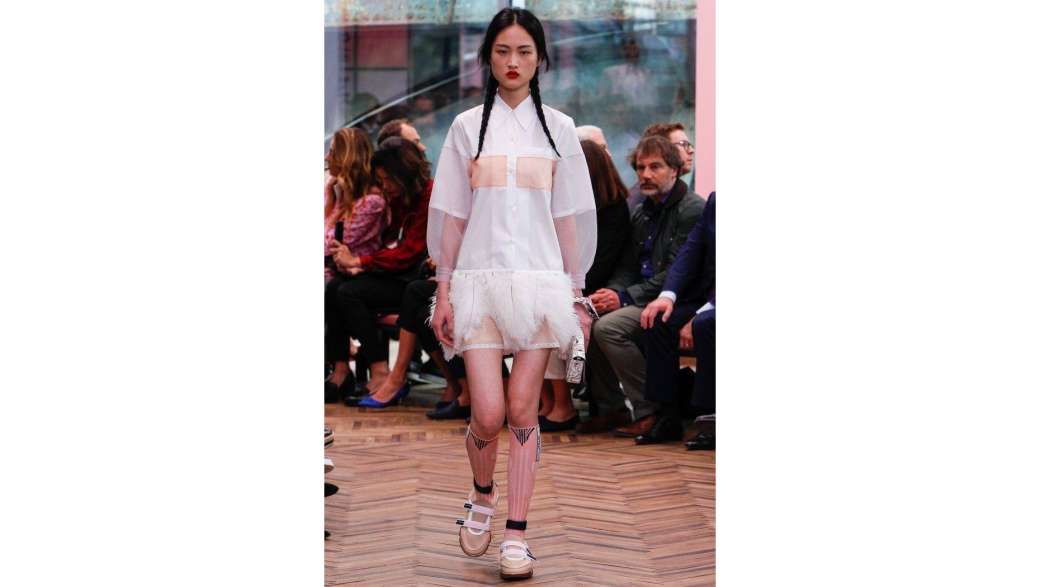 Утренний кофе: Клаудиа Шиффер обнажится в юбилей, круизная коллекция Prada