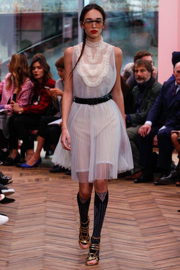 Утренний кофе: Клаудиа Шиффер обнажится в юбилей, круизная коллекция Prada