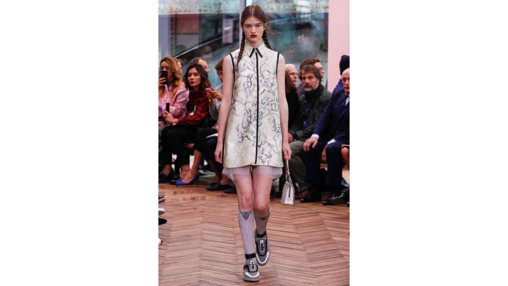 Утренний кофе: Клаудиа Шиффер обнажится в юбилей, круизная коллекция Prada