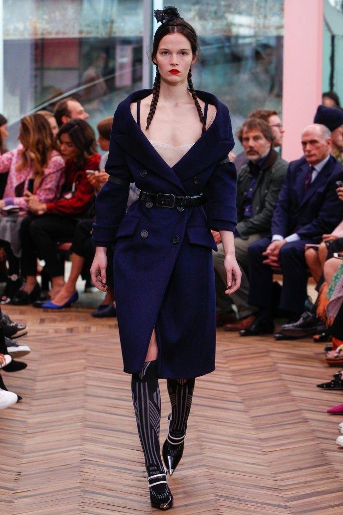 Утренний кофе: Клаудиа Шиффер обнажится в юбилей, круизная коллекция Prada