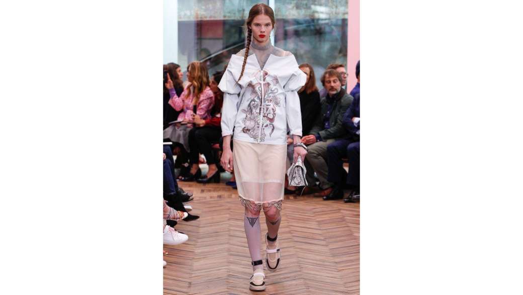 Утренний кофе: Клаудиа Шиффер обнажится в юбилей, круизная коллекция Prada