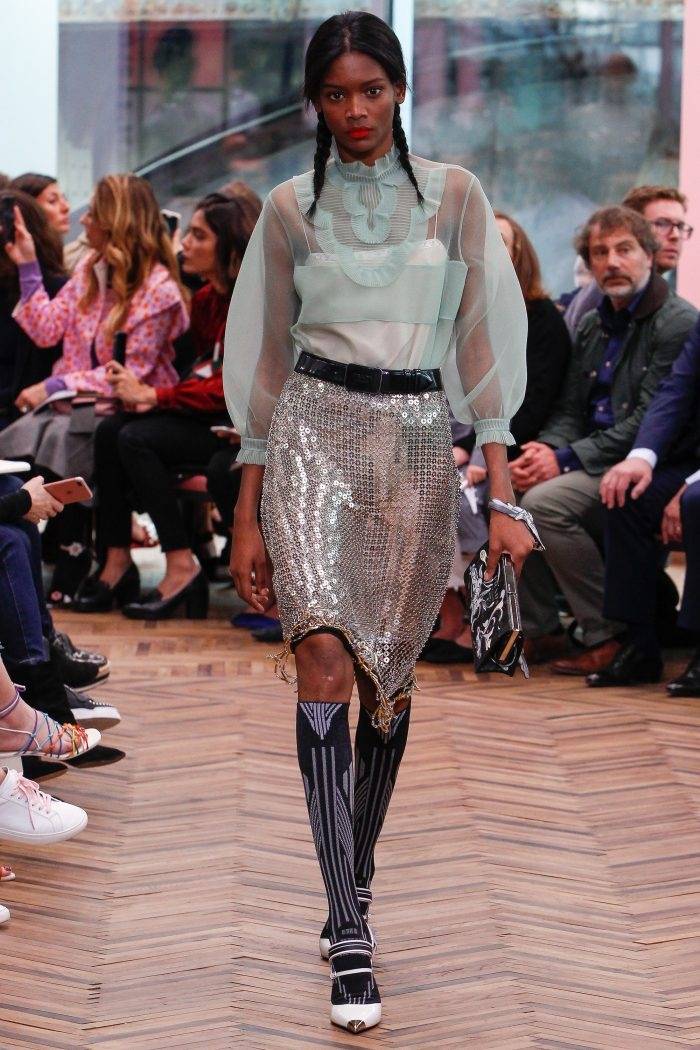 Утренний кофе: Клаудиа Шиффер обнажится в юбилей, круизная коллекция Prada