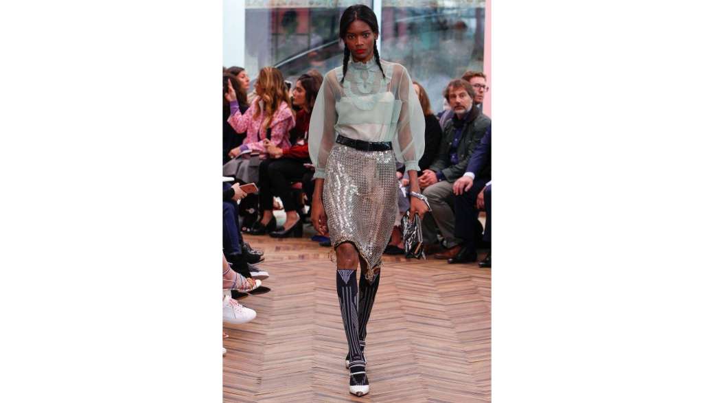 Утренний кофе: Клаудиа Шиффер обнажится в юбилей, круизная коллекция Prada
