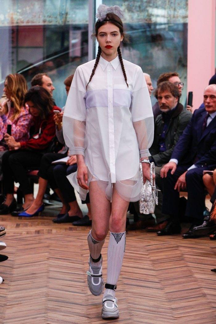 Утренний кофе: Клаудиа Шиффер обнажится в юбилей, круизная коллекция Prada