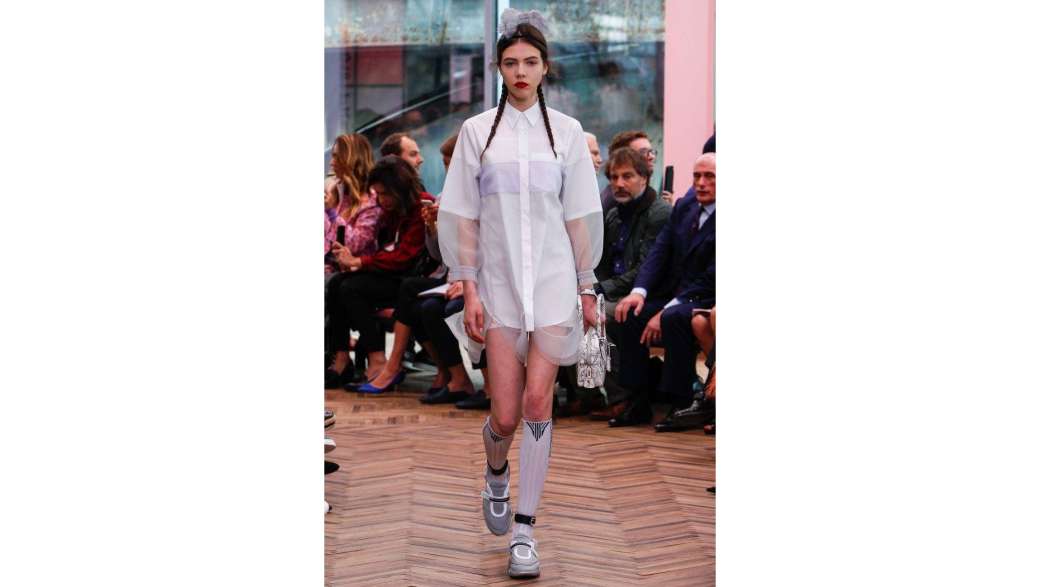 Утренний кофе: Клаудиа Шиффер обнажится в юбилей, круизная коллекция Prada