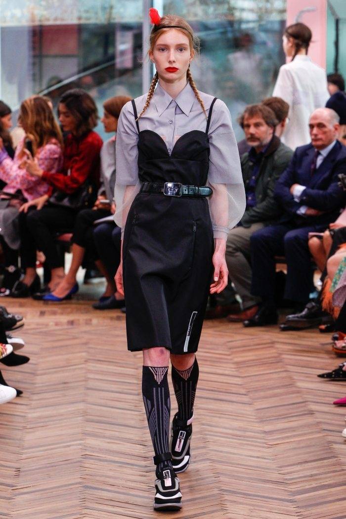 Утренний кофе: Клаудиа Шиффер обнажится в юбилей, круизная коллекция Prada