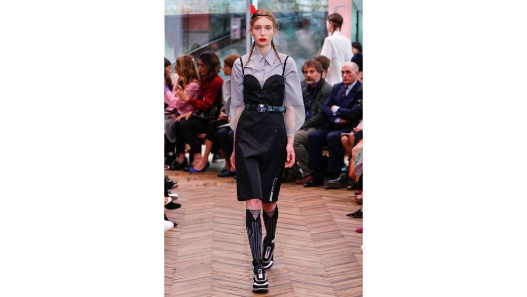 Утренний кофе: Клаудиа Шиффер обнажится в юбилей, круизная коллекция Prada
