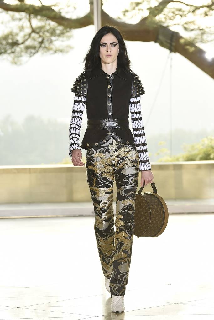 Утренний кофе: Япония от Louis Vuitton, пинап-макияж для лета